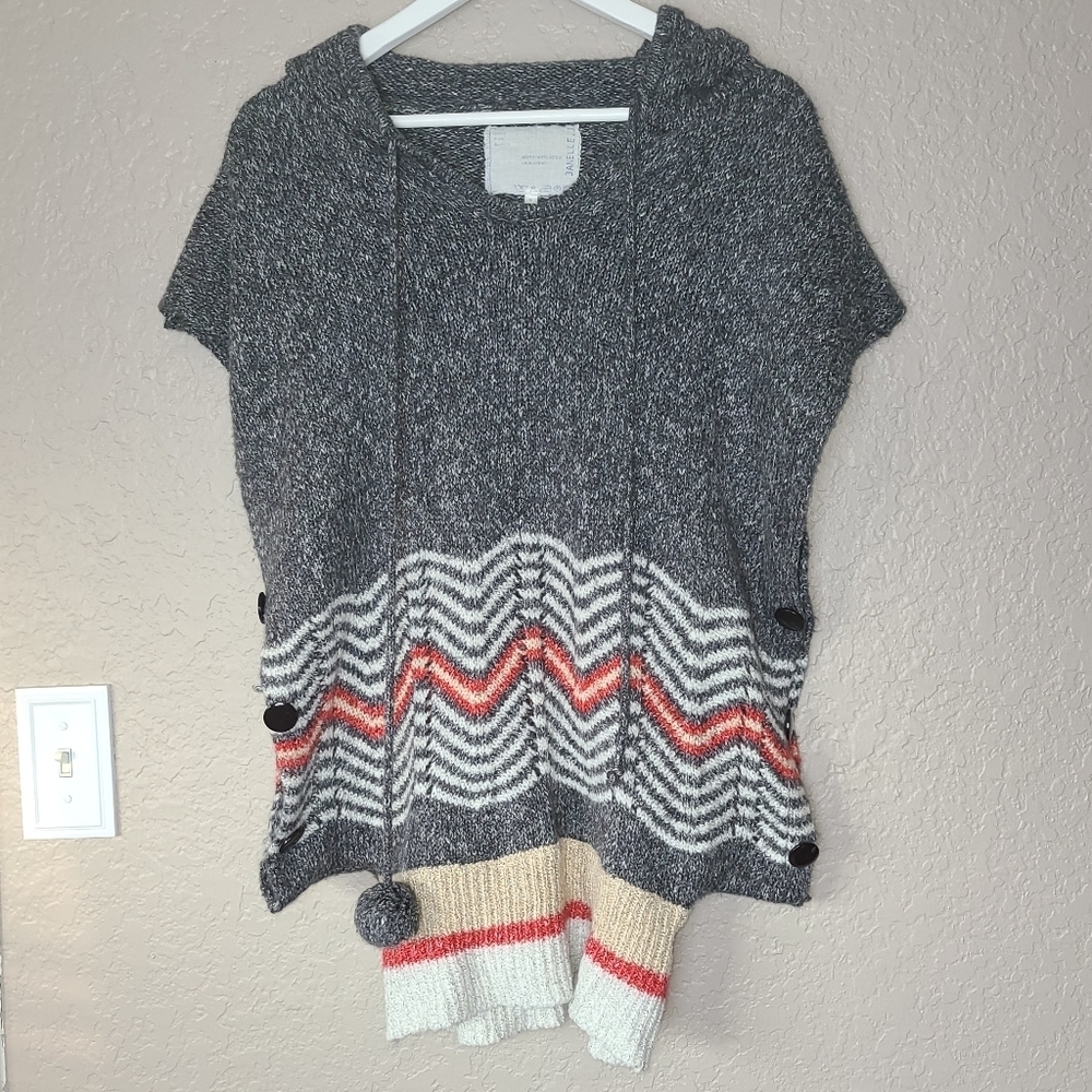 Sophisticated Innocence Janelle short sleeve hooded sweater